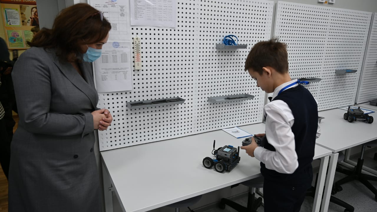 Председатель Елецкого районного отделения Союза женщин приняла участие во встрече с депутатом Государственной думы